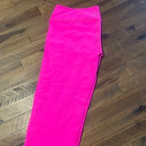 EUC Beyond Yoga Pink Capris - size 10?